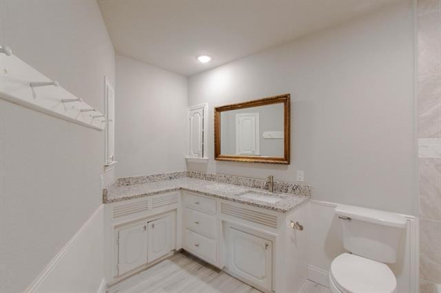 Building Photo - 16024 Plum Ln