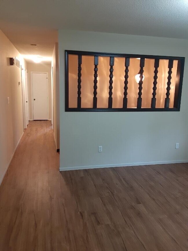 Building Photo - 2813 Brookview Ave