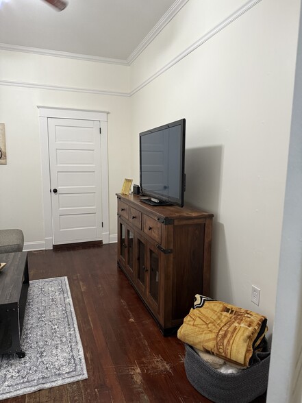 Building Photo - 504 S Murat St