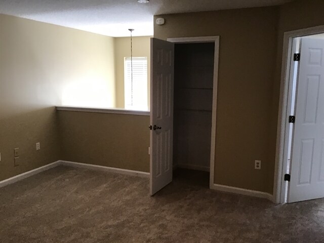 Building Photo - 724 Spruce Pine Ln