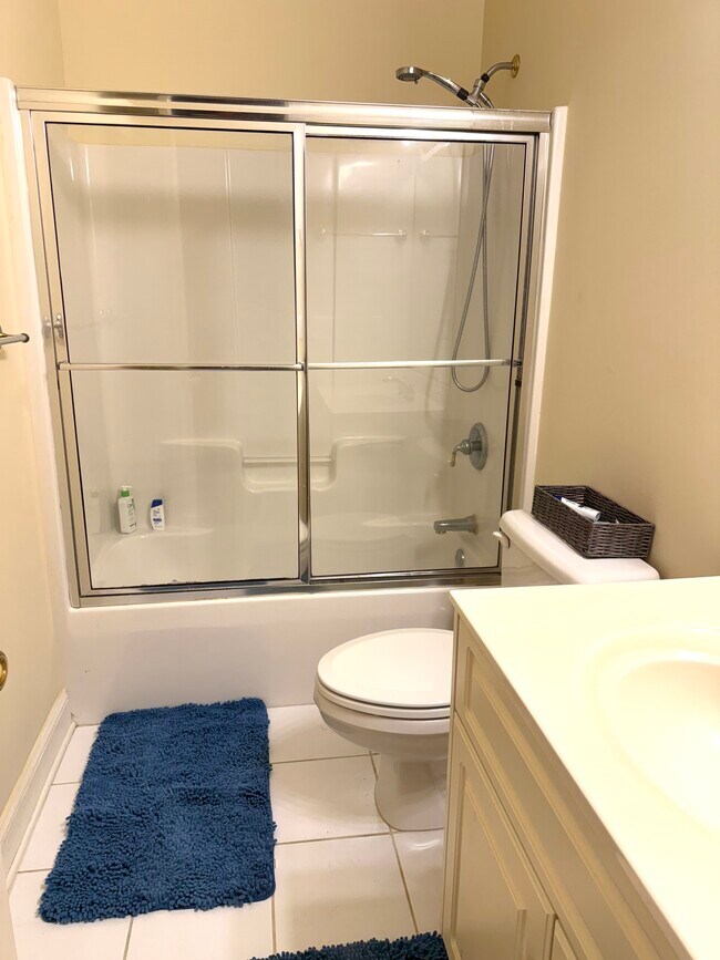 Building Photo - 100 Cottonwood Creek Ln