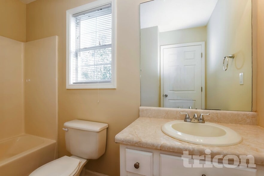 Building Photo - 5390 Springbrook Dr SW