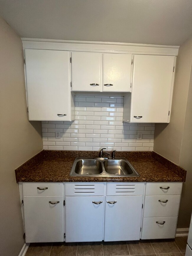 Building Photo - Pre Lease this 3 Bedroom Home in Clintonvi...