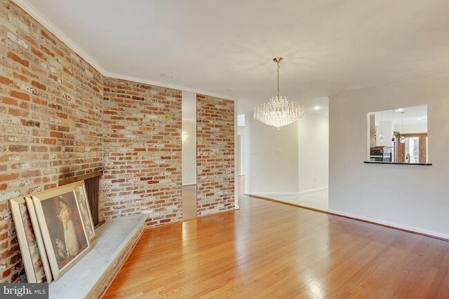 Building Photo - 9801 Clydesdale St