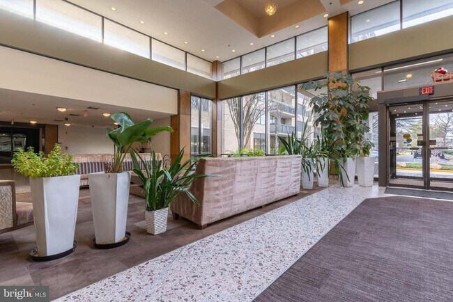 Building Photo - 3709 S George Mason Dr