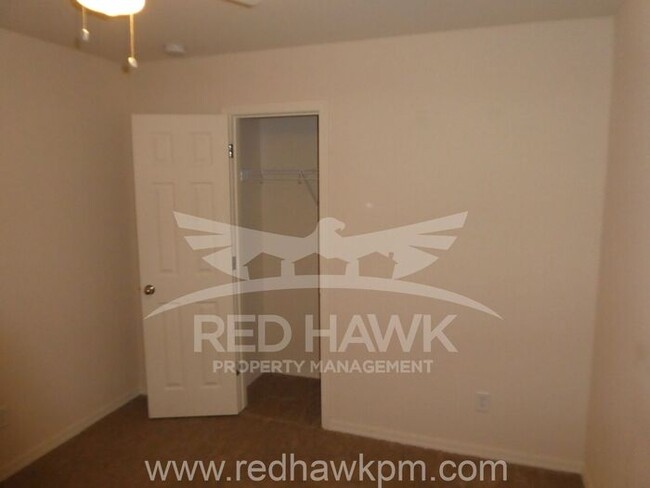 Building Photo - Gorgeous Three Bedroom plus Loft, Two and ...