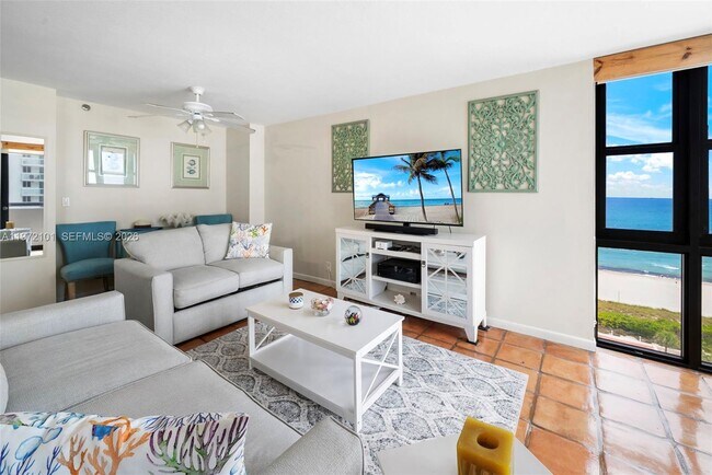 Building Photo - 2555 Collins Ave