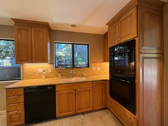 Building Photo - 2439 Sharon Oaks Dr