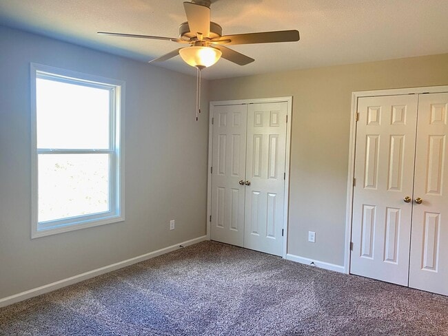 Building Photo - 943 Center Rd