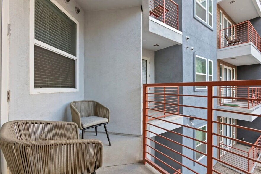 Building Photo - 400 N 2nd Ave