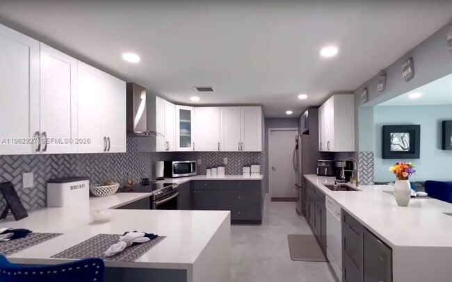 Building Photo - Shadow Wood Boulevard, Coral Springs, FL 33071 - 3 BR 2 BA single-family home