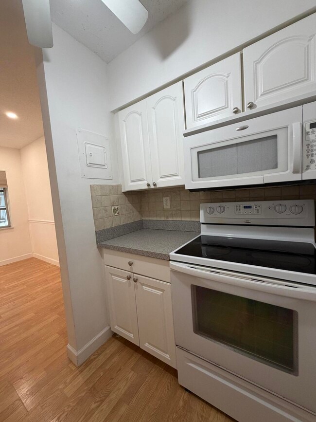Building Photo - 1300 N 17th Ave