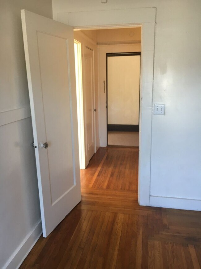 Building Photo - This unit is a Studio, with a giant kitchen room/dining space. With large closet