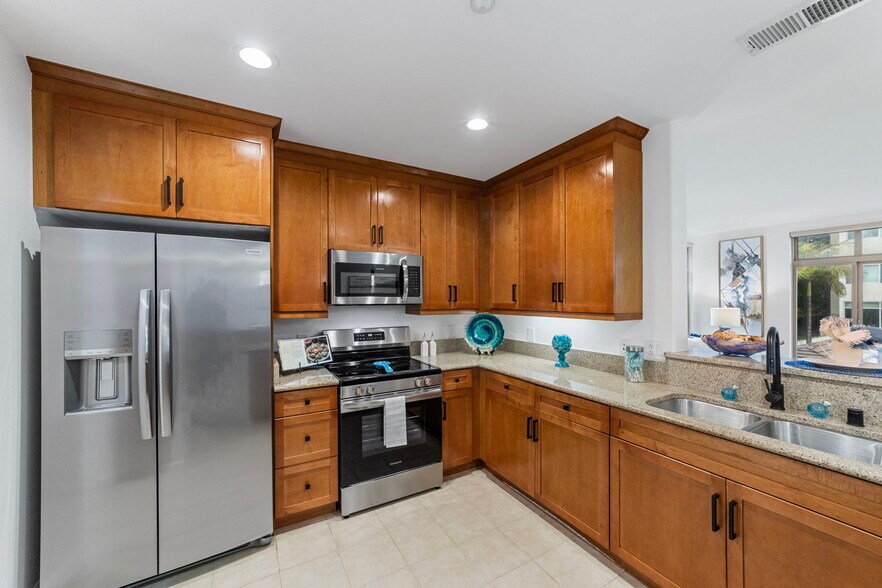 Building Photo - 1019 Costa Pacifica Way