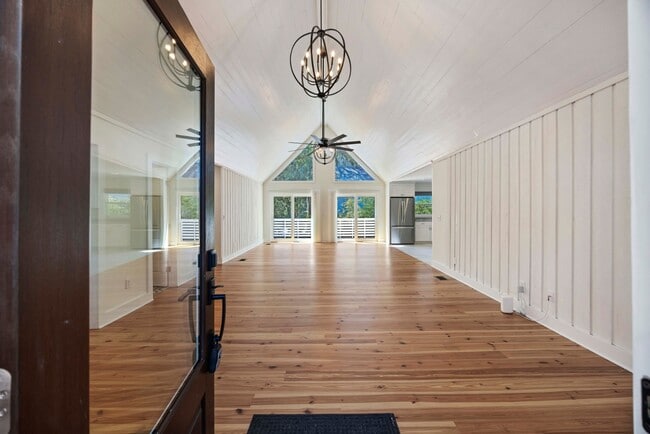 Building Photo - 137 Sparrow Dr
