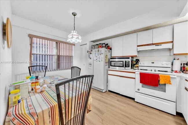 Building Photo - 500 SW 130th Terrace