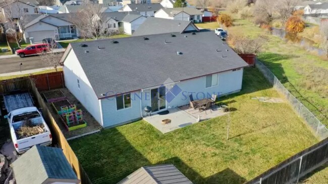 Building Photo - Wonderful Home Next to Nampa's Greenbelt!