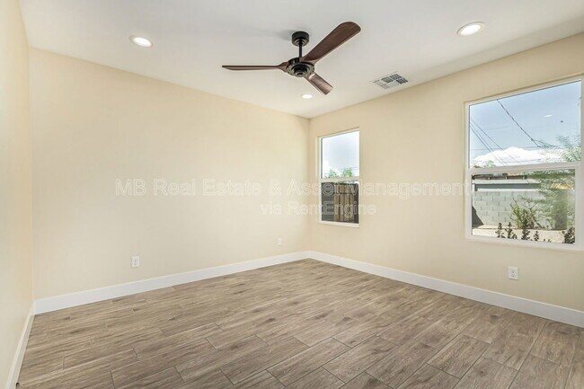 Building Photo - 413 E Southern Ave