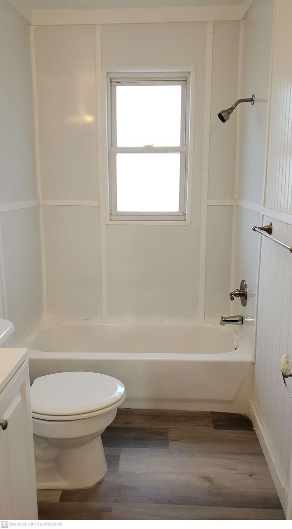 Building Photo - Great 3 bed 2 bath close to everything; more space than you think!