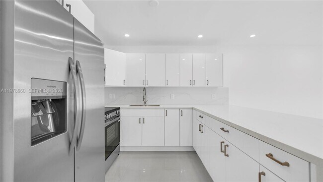 Building Photo - 6070 W 19th Ave