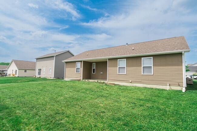 Building Photo - 3 Bedroom / 2 Bathroom Home for Rent in Va...