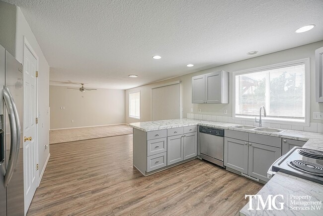 Building Photo - Beautifully Remodeled 4BR Home with Fenced Backyard