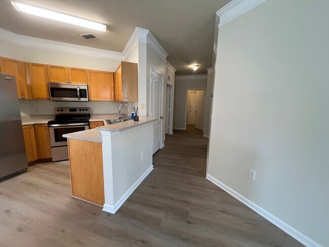 Building Photo - 8819 Villa View Cir