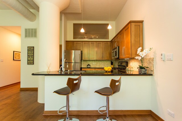 Building Photo - 812 W Van Buren St