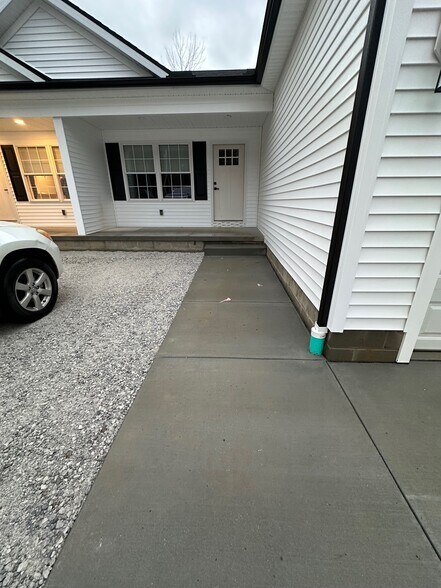 front door - 1622 Gunnison Rd