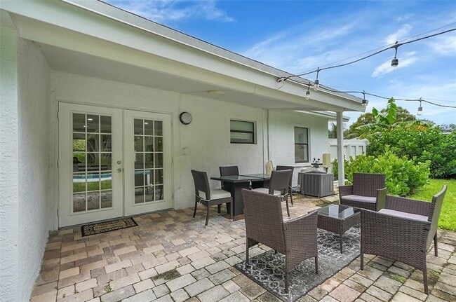 Building Photo - 400 NE 26th Dr