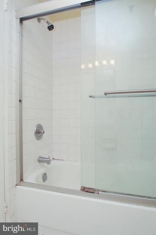 Building Photo - 301 Race St