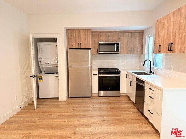 Primary Photo - 914 7th St