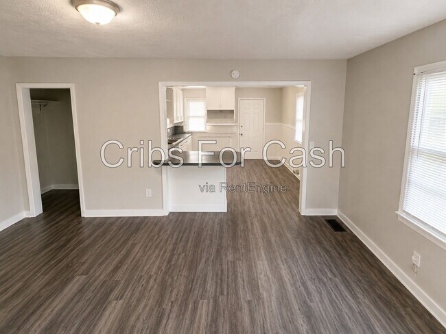 Building Photo - 3251 Meadow Ln