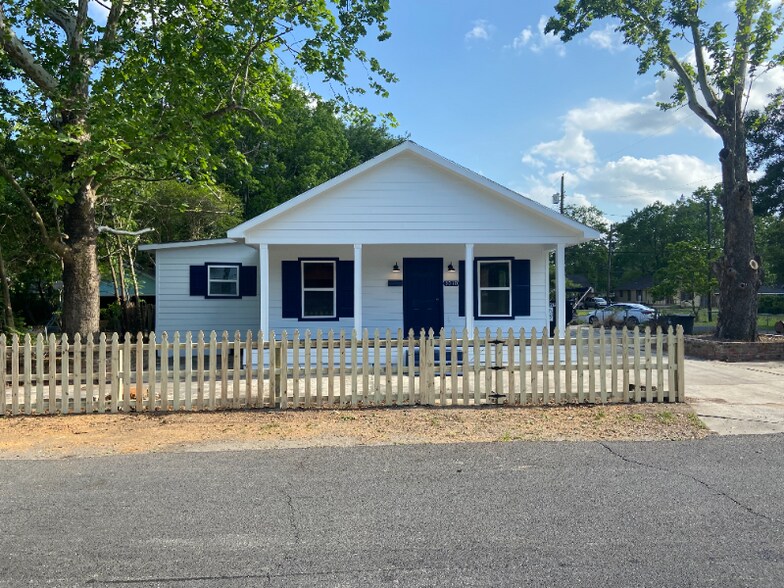 Building Photo - 3010 Iroquois St