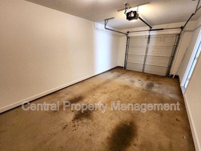 Building Photo - 303 Rexford Dr