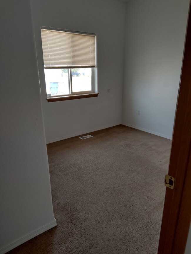 Primary Photo - 1012 West Dr
