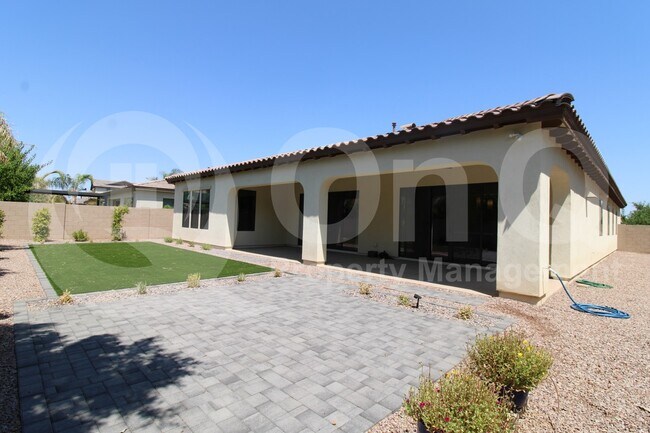 Building Photo - 3847 E Mead Dr