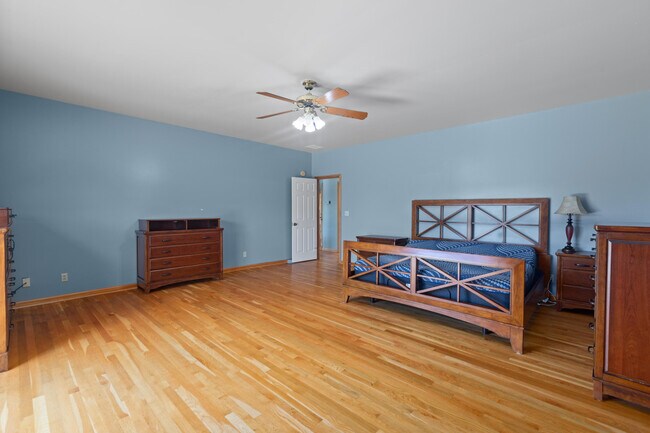 Building Photo - 1221 Hawthorne Ln