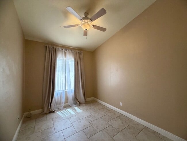 Building Photo - GORGEOUS 4 BEDROOM SINGLE STORY HOME