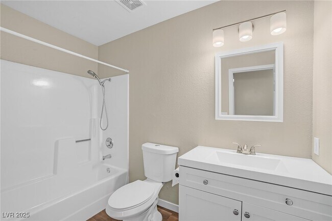 Building Photo - 727 Barrie Ct