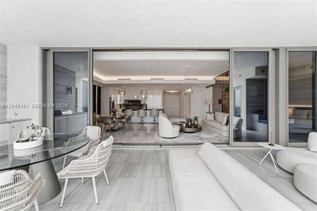 Building Photo - 17901 Collins Ave