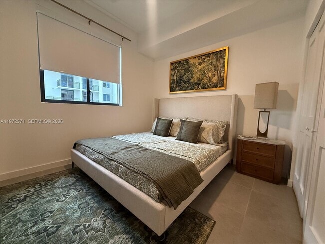 Building Photo - 2001 Van Buren St