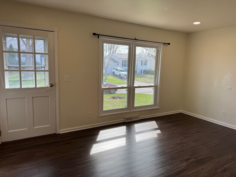 Building Photo - 2319 Pinehurst St