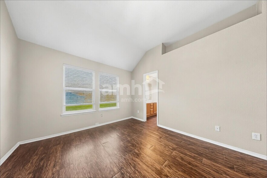 Building Photo - 912 Buffalo Springs Dr