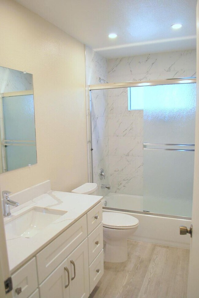 Building Photo - Updated, Bright, Spacious & Clean! Excellent Location at The Vintner in San Ramon