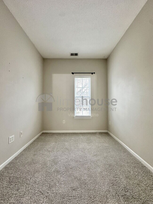 Building Photo - 5872 Ludington Dr