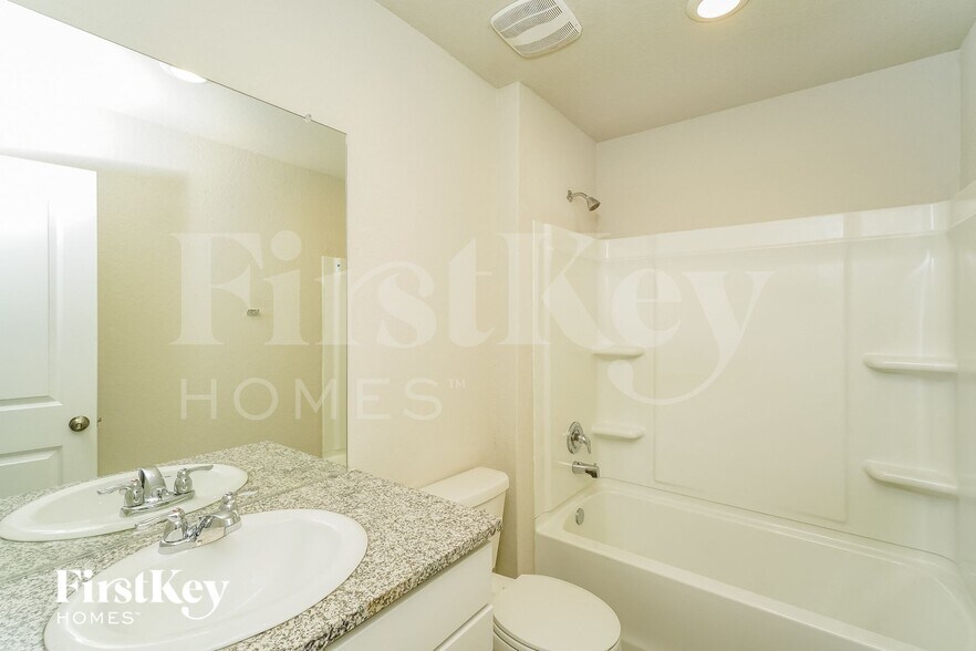 Building Photo - 10755 Prusiner Dr