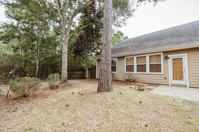 Building Photo - 114 Crab Apple Ave