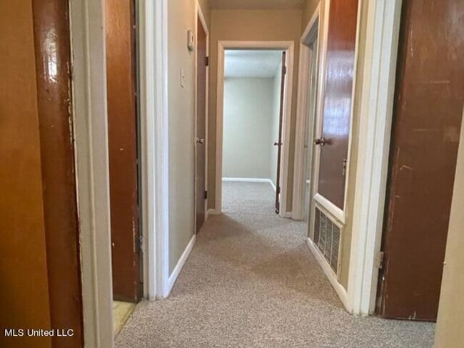 Building Photo - 3 Bed 1.5 Bath in Gulfport