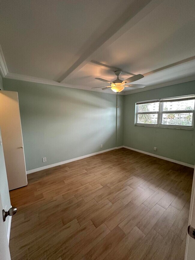 Building Photo - 3224 S Ocean Blvd